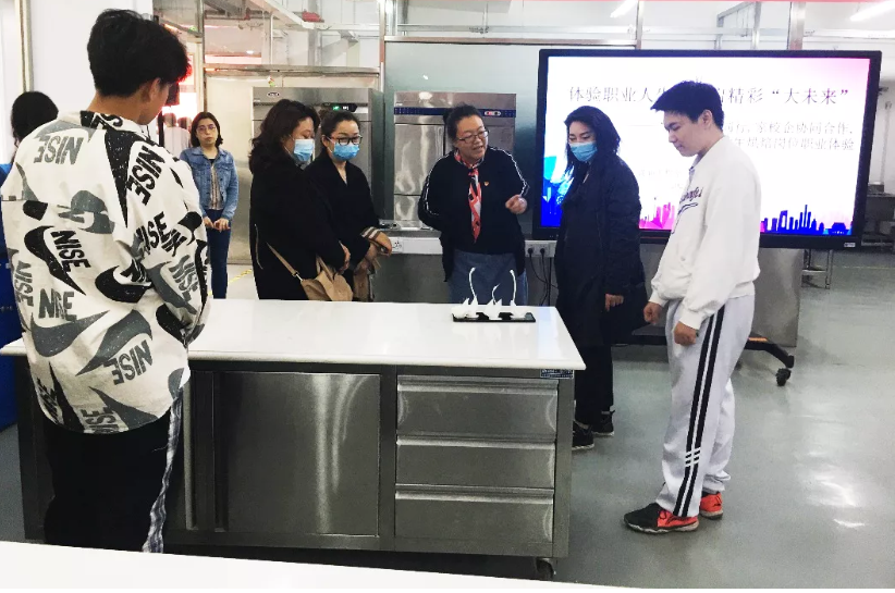 体验职业人生，开启精彩“大未来” ——食品工程系开展职业体验活动(图1)