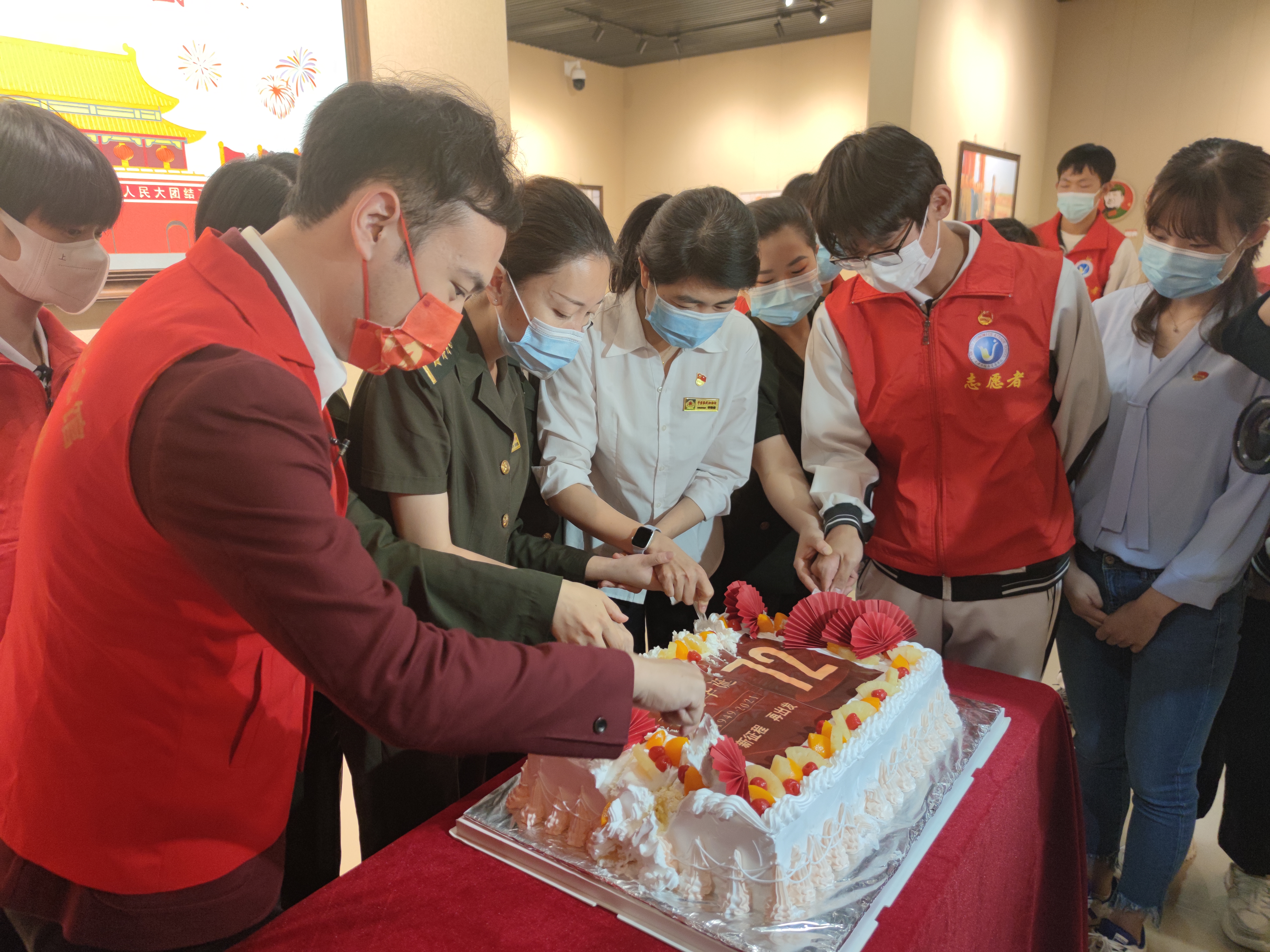 学校开展“请党放心，强国有我” 暨迎庆新中国成立72周年主题团日活动(图3)