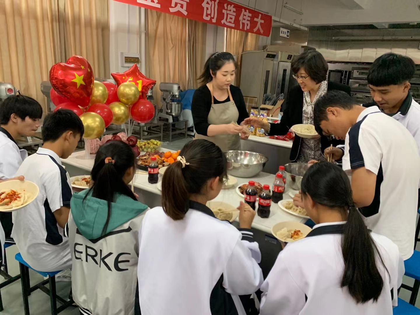 厚植精神沃土 共迎国庆佳节 ——学校举行“包饺子 迎国庆 情暖云南”国庆活动(图2)