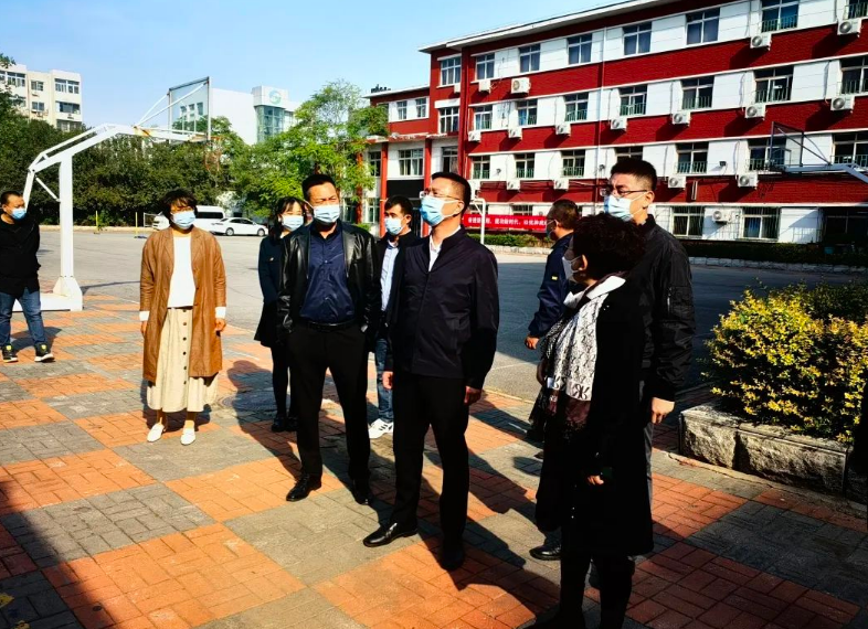 食品集团党委副书记、工会主席王增春到经贸学校检查安全和疫情防控工作(图1)