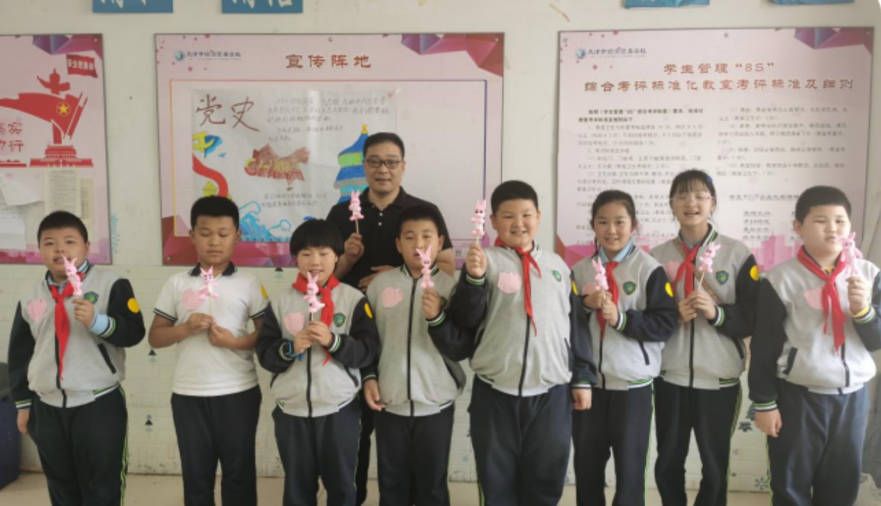 职普融通启蒙希望 赋能成长共育英才——经贸学校为河北区大江路小学开展“小工匠”职业体验、劳动教育实践活动(图2)