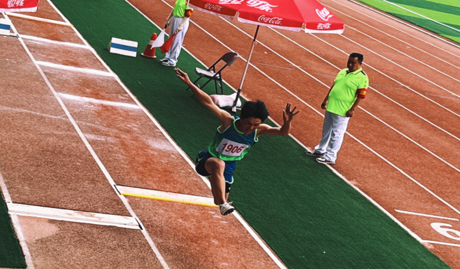 激扬青春 逐梦前行——热烈祝贺学校代表队在天津市中小学田径冠军赛上取得优异成绩(图1)