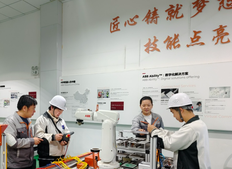 苦练技能 创优争先——学校师生积极备战2023年天津市职业院校技能大赛(图1)