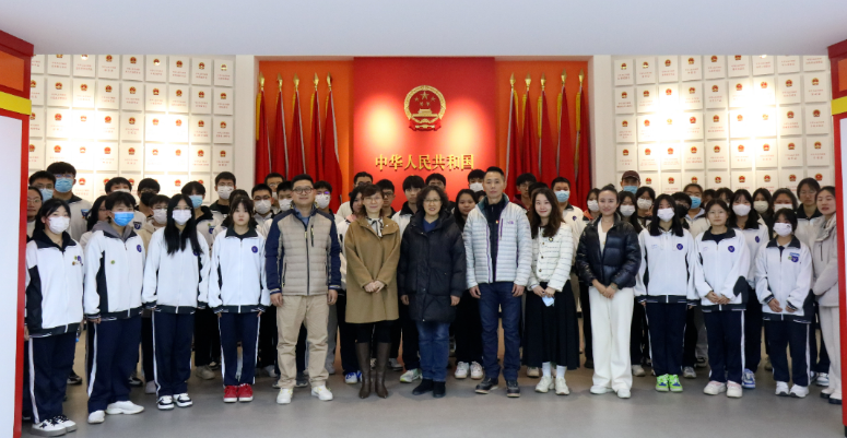 学校组织师生代表参观天津市青少年学生法治教育实践基地(图1)