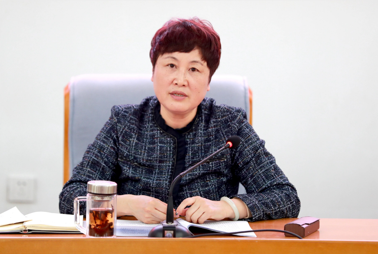 学校召开学习贯彻党的二十届四中全会精神宣讲报告会(图2)