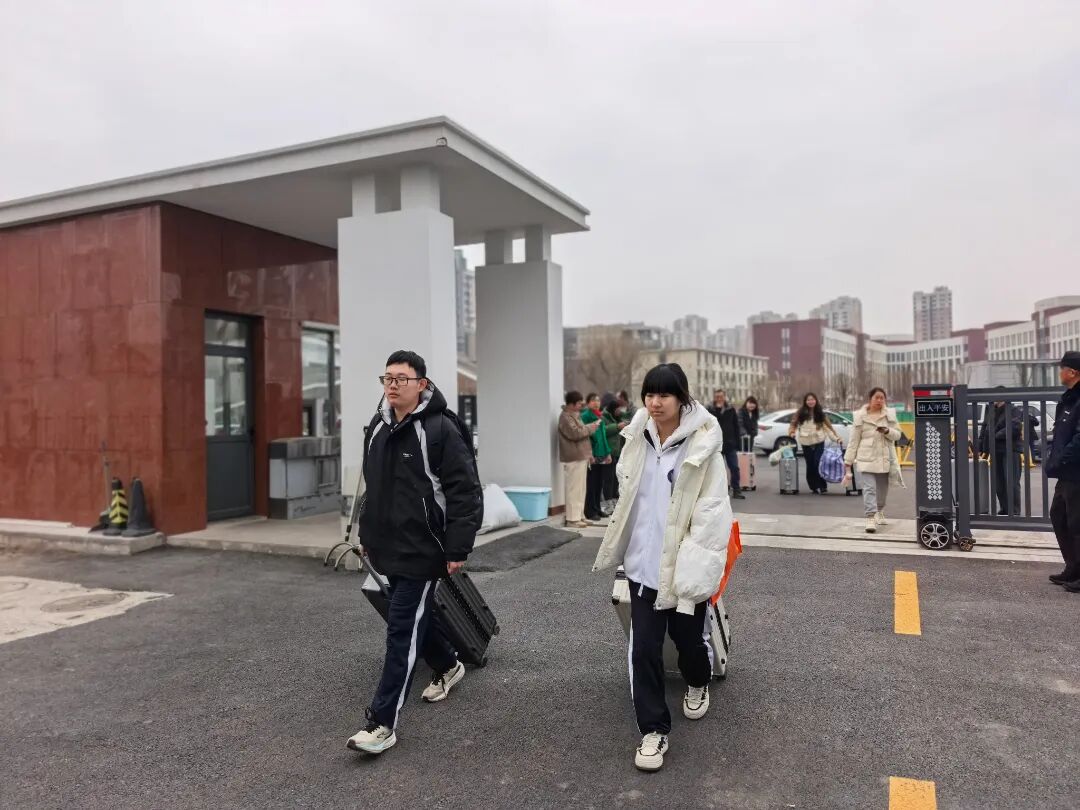 春归万物生 跃马启新程——学校2026年春季学期开学纪实(图1) 春归万物生 跃马启新程——学校2026年春季学期开学纪实(图1)